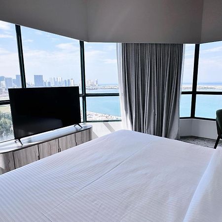 מלון ג'ורג' טאון Ascott Gurney Penang מראה חיצוני תמונה A bedroom at the Hilton San Diego Bayfront