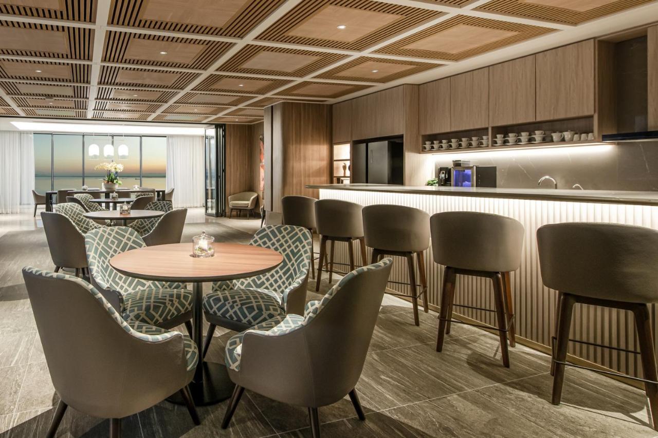 מלון ג'ורג' טאון Ascott Gurney Penang מראה חיצוני תמונה The Club lounge at Singapore Changi Airport