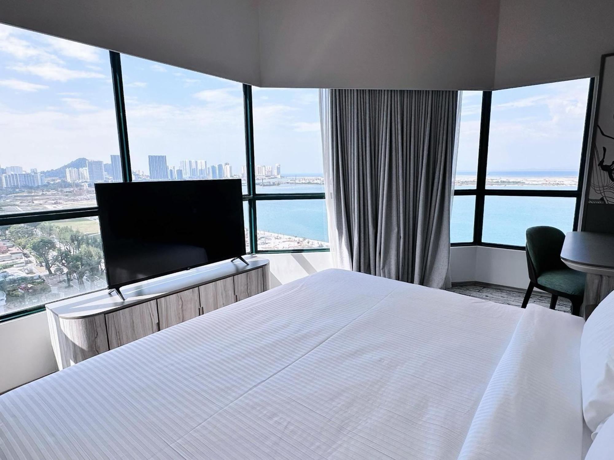 מלון ג'ורג' טאון Ascott Gurney Penang מראה חיצוני תמונה A bedroom at the Hilton San Diego Bayfront