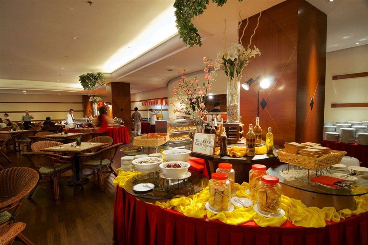 מלון ג'ורג' טאון Ascott Gurney Penang מראה חיצוני תמונה A buffet at a hotel