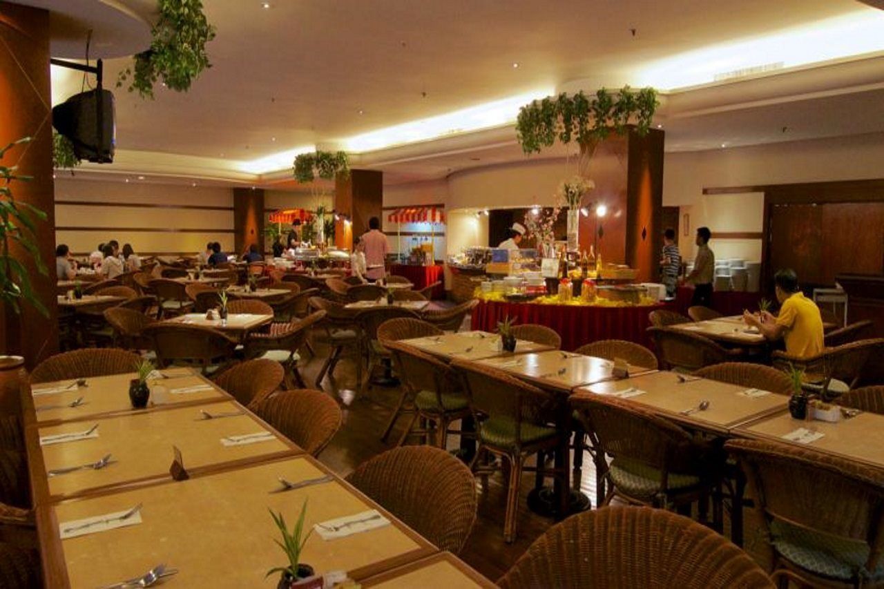 מלון ג'ורג' טאון Ascott Gurney Penang מראה חיצוני תמונה The interior of a restaurant in Kuala Lumpur, Malaysia